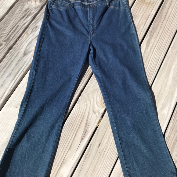 Ladies Jeans - Picture 1 of 9